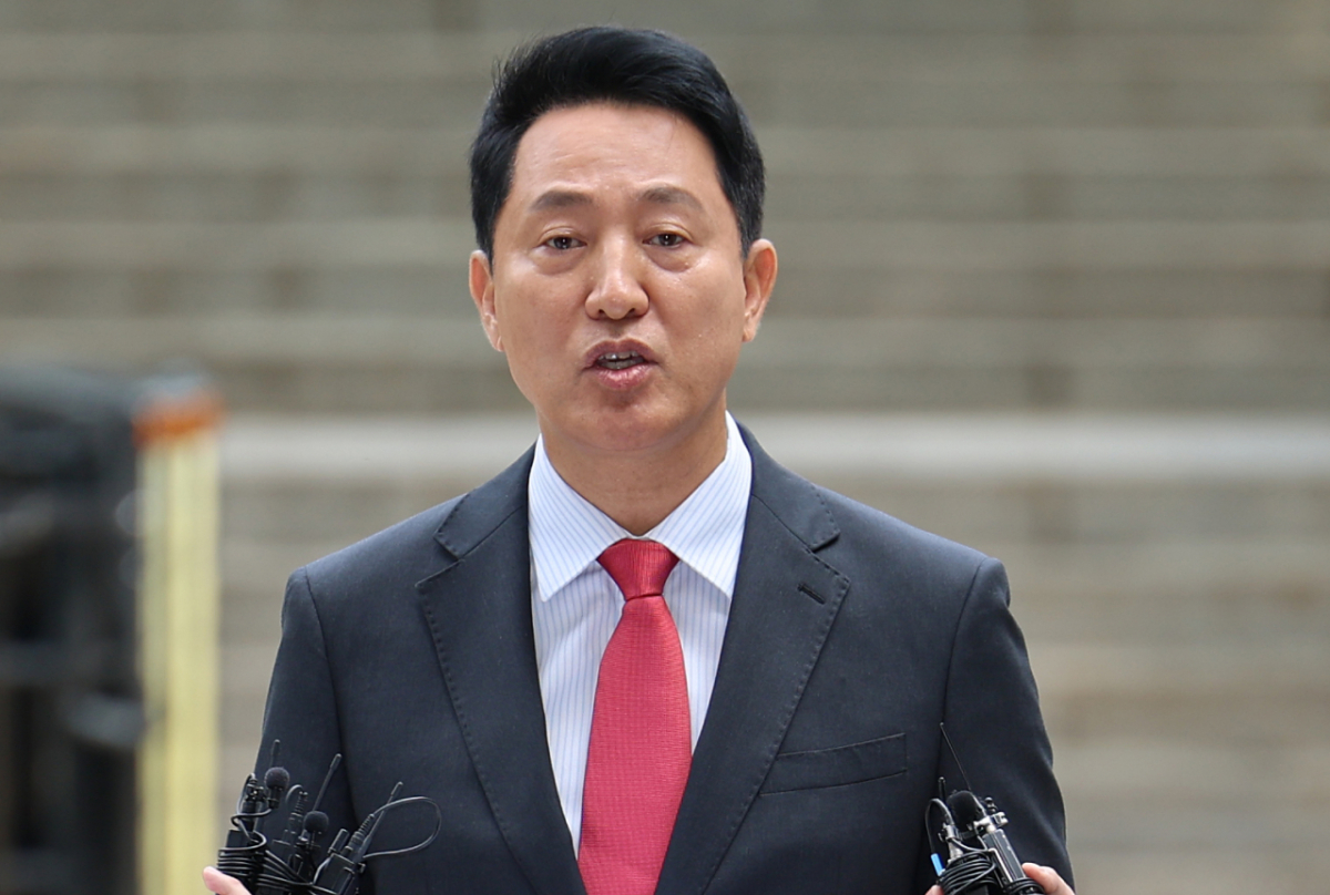 오세훈 서울시장이 지난 6월17일 서울 서초구 서울중앙지방법원에서 열린 여론조사비 대납 의혹 관련 결심 공판에 출석하며 입장을 밝히고 있다. /사진=뉴스1