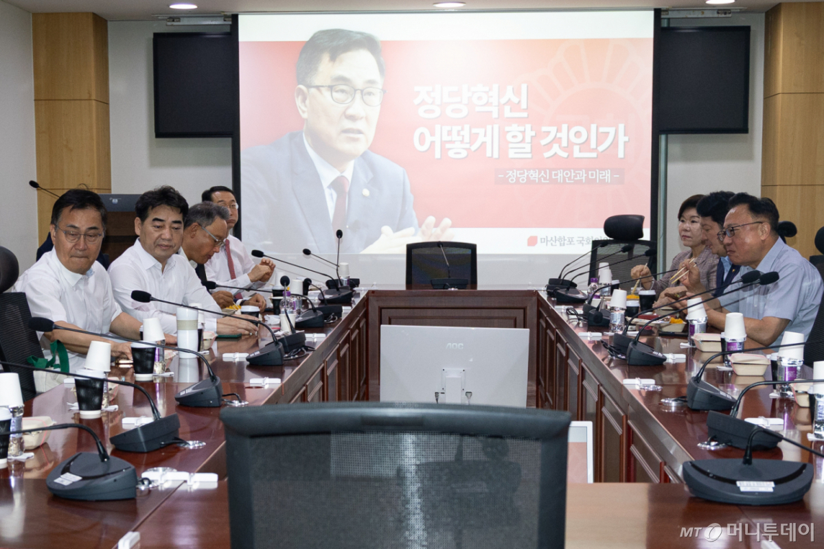 (서울=뉴스1) 유승관 기자 = 22일 서울 여의도 국회 의원회관에서 국민의힘 소장파 의원모임 '대안과미래' 조찬모임이 열리고 있다. 2026.7.22/뉴스1 Copyright © 뉴스1. All rights reserved. 무단 전재 및 재배포, AI학습 이용 금지. /사진=(서울=뉴스1) 유승관 기자