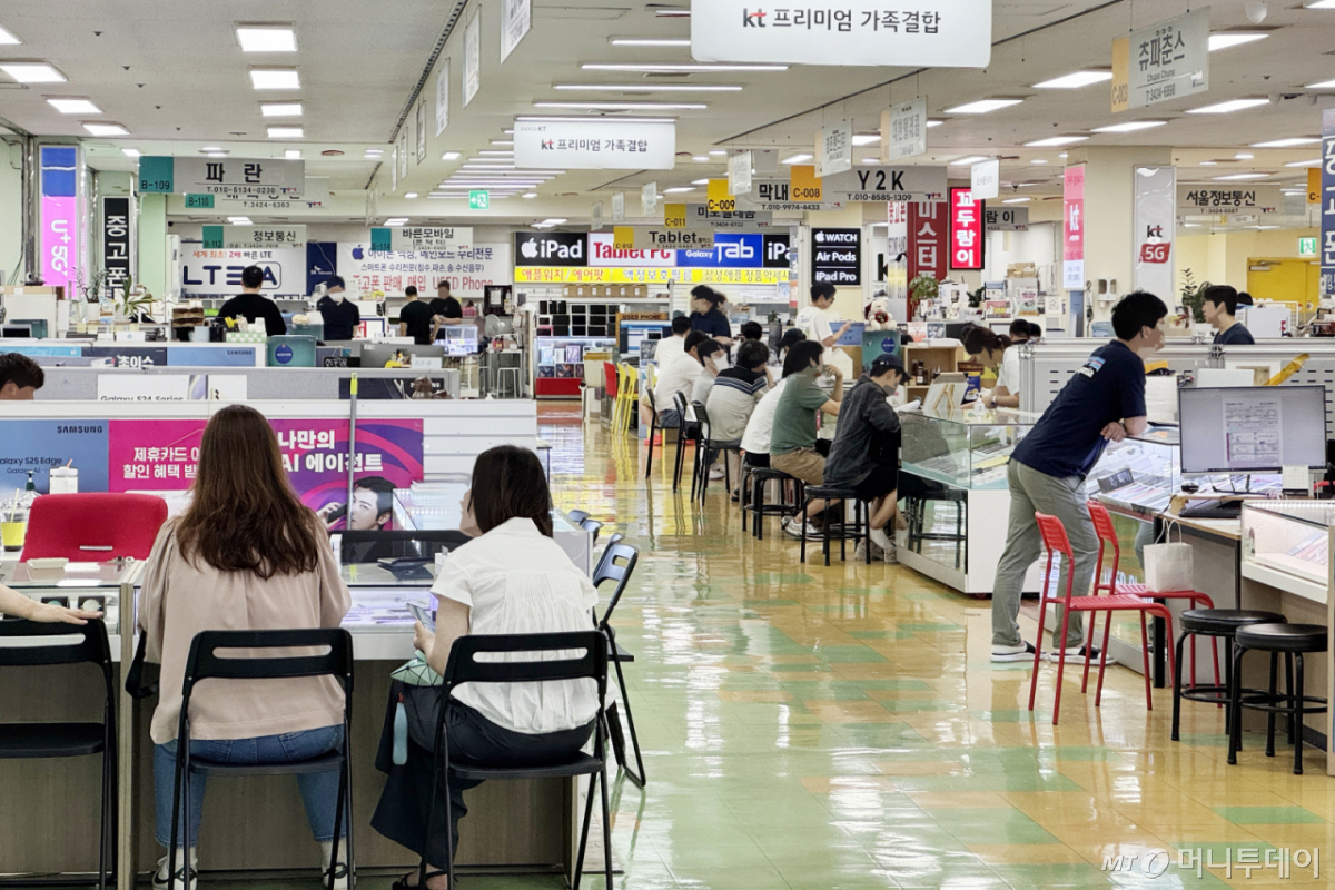 서울 광진구 강변테크노마트 6층 휴대전화 집단상가. /사진=성시호 기자