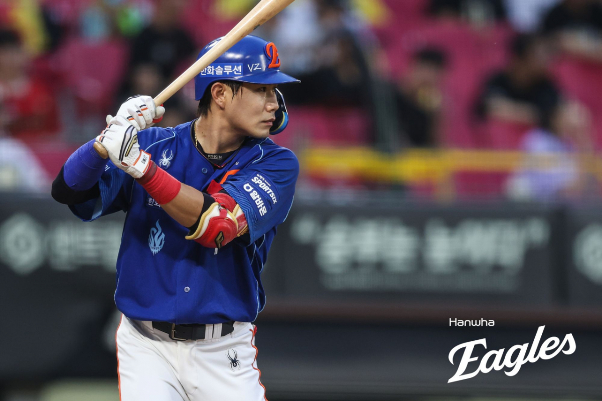 한화 이글스 심우준이 22일 광주-기아 챔피언스필드에서 열리는 KIA 타이거즈와 2026 신한 SOL KBO리그 방문경기에 1번 타자 유격수로 선발 출전해 타석에서 타격을 준비하고 있다. /사진=한화 이글스 제공