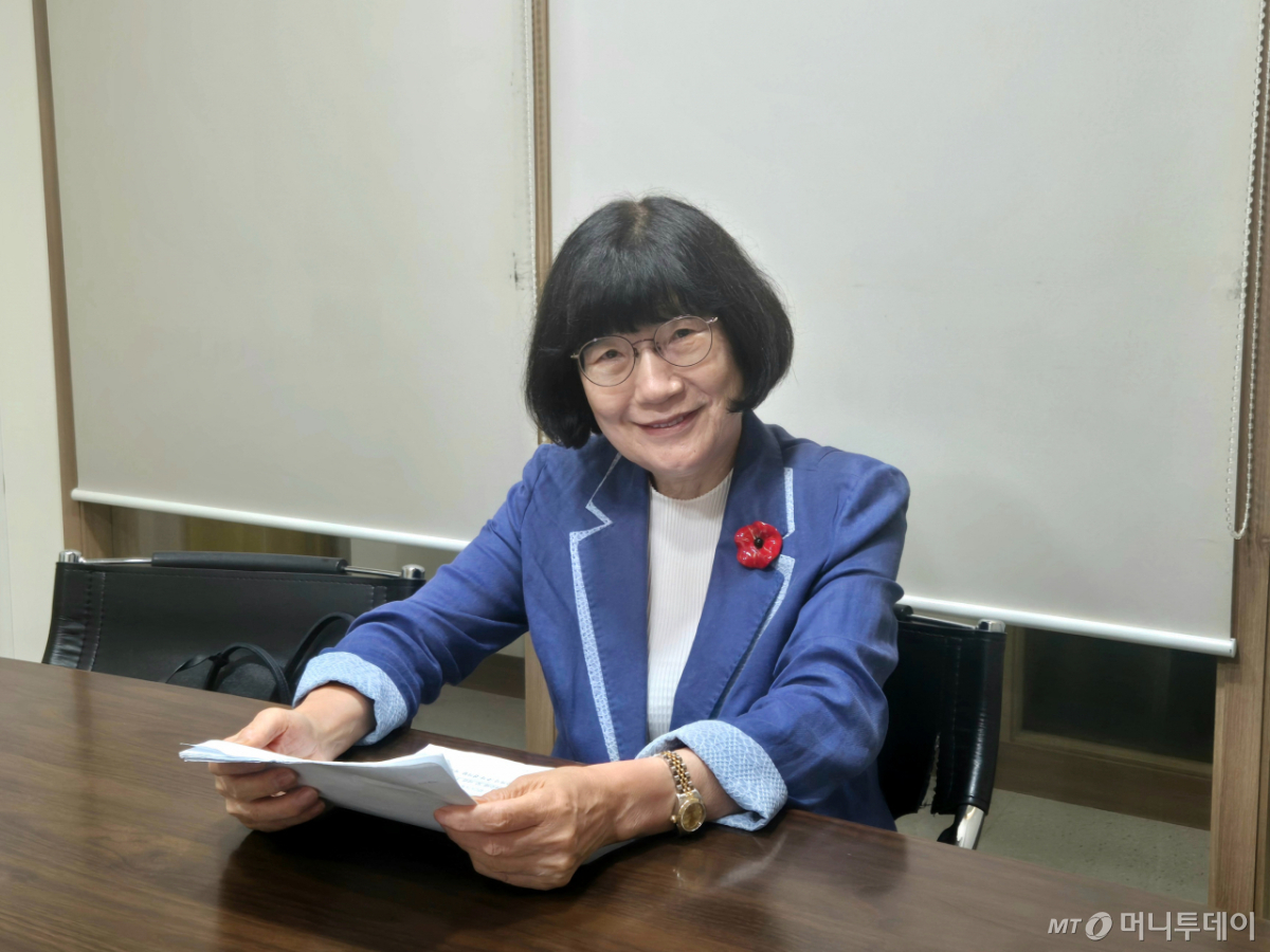 지난 22일 서울 강남구에서 만난 정희선 교수 모습. /사진=박진호 기자.