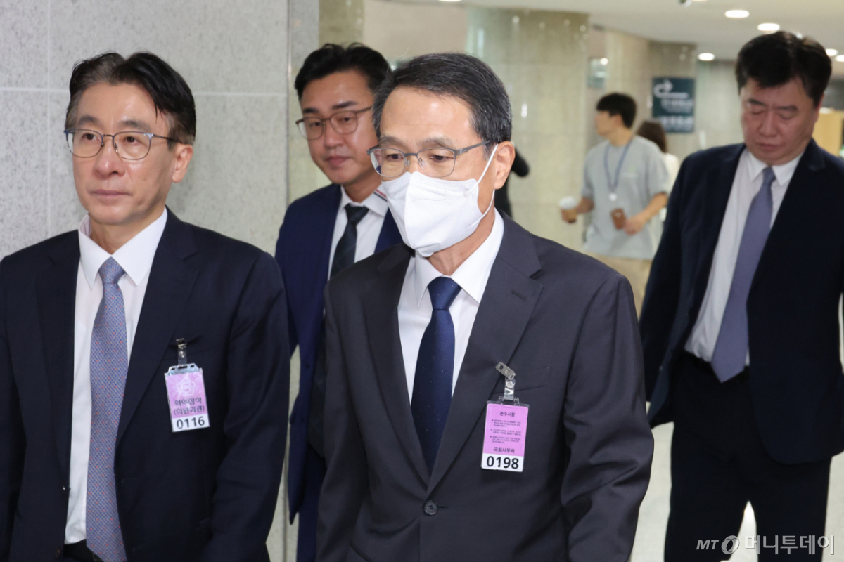(서울=뉴스1) 신웅수 기자 = 유재성 경찰청장 직무대행이 23일 서울 여의도 국회 의원회관에서 열린 행정안전위원회 비공개 당정에 참석하고 있다. 2026.7.23/뉴스1 Copyright © 뉴스1. All rights reserved. 무단 전재 및 재배포, AI학습 이용 금지. /사진=(서울=뉴스1) 신웅수 기자