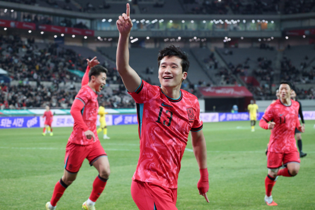 축구 국가대표 A매치 친선경기 대한민국과 가나의 경기가 지난해 11월 서울월드컵경기장에서 열렸다.  한국 이태석이 헤더슛으로 첫 골을 터뜨린 후 환호하고 있다. /사진=김진경 대기자