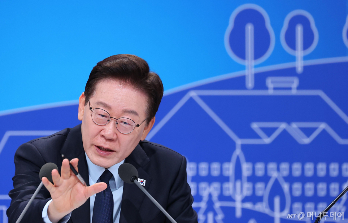 [서울=뉴시스] 김진아 기자 = 이재명 대통령이 23일 서울 여의도 KBS 별관에서 열린 부동산정책 국민 대토론회에서 발언을 하고 있다. (청와대통신사진기자단) 2026.07.23. bluesoda@newsis.com /사진=