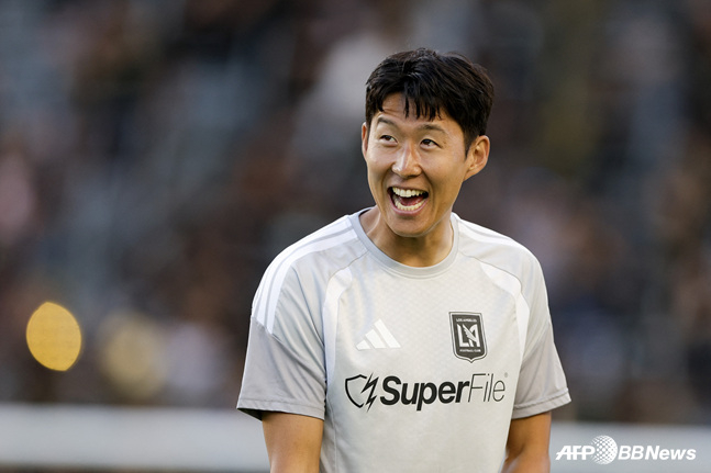 경기 전 몸을 푸는 손흥민. /AFPBBNews=뉴스1