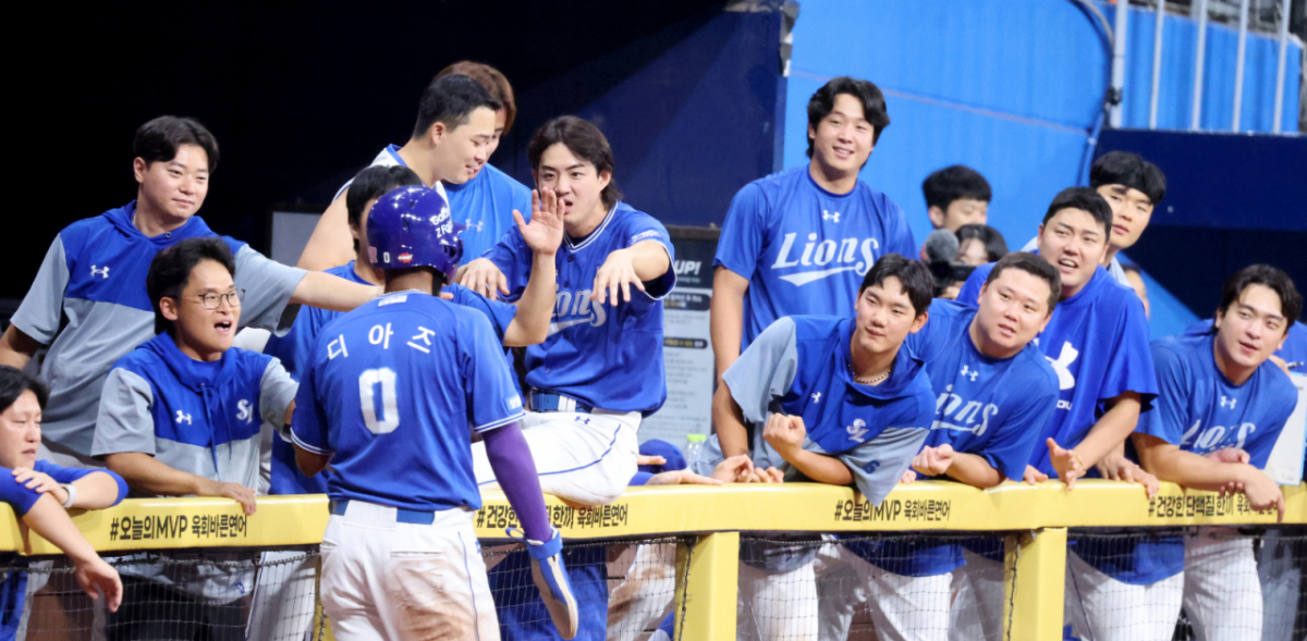 디아즈가 23일 고척스카이돔에서 열리는 2026KBO리그 키움히어로즈와 삼성라이온즈 경기 11회초 김영웅 안타때 득점하자 동료들이 축하하고 있다.. 2026.07.23. /사진=강영조 cameratalks@