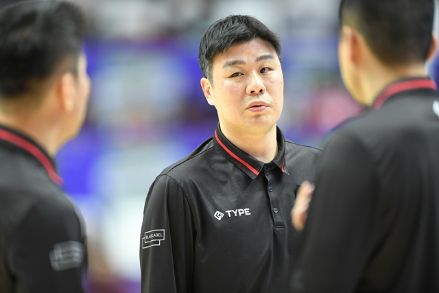 조성민 서울 삼성 코치(가운데). /사진=KBL 제공