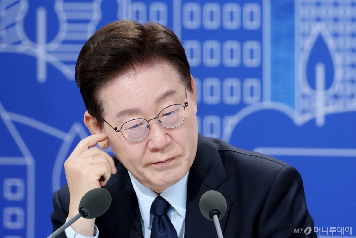 [서울=뉴시스] 김진아 기자 = 이재명 대통령이 23일 서울 여의도 KBS 별관에서 열린 부동산정책 국민 대토론회에서 고심하고 있다. (청와대통신사진기자단)  2026.07.23. bluesoda@newsis.com /사진=김진아