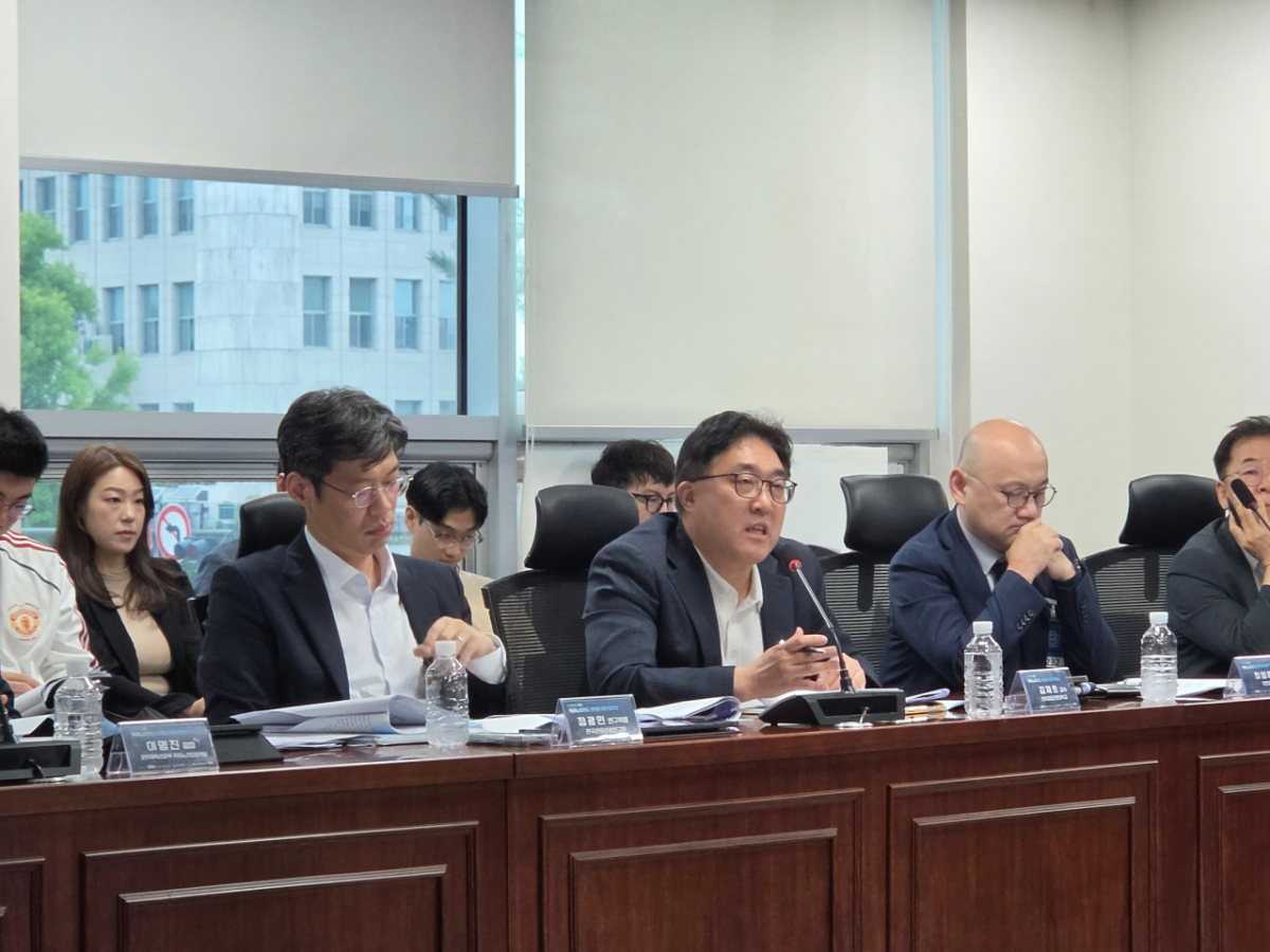 김재호 인하공업전문대 교수(왼쪽에서 두 번째)가 토론회에서 발언하고 있다. /사진=김승한 기자