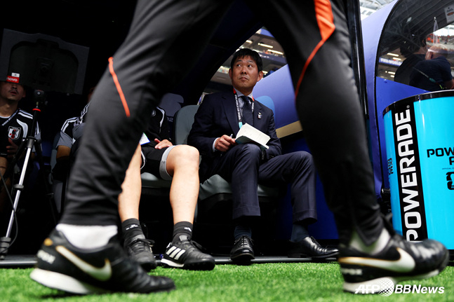 모리야스 하지메 감독이 경기를 준비하고 있다. /AFPBBNews=뉴스1