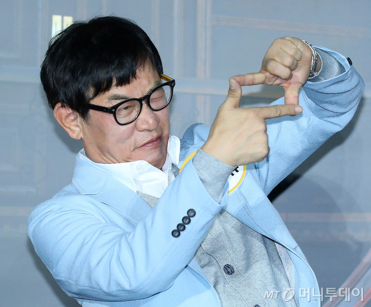 방송인 이경규(65)가 최근 불거졌던 건강 이상설에 대해 해명하며 과거 심장 질환을 겪었다고 고백했다. /사진=머니투데이 DB