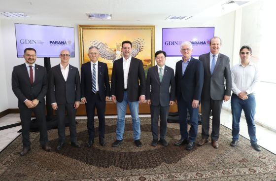 브라질 파라나 주 청사 내 코리안 밸리 설립·운영에 관한 주지사 및 주 장관 협력회의 (왼쪽부터) GDIN 브라질 홍보대사 알렉산드루 몬타냐, 인베스트 파라나 국제 및 기관 관계 담당 이사 지안카를로 로코, GDIN 김종갑 대표, 파라나 주지사 카를로스 마사 라티뉴 주니오르, GDIN 장석진 사업본부장, 파라나 주 재무부 장관 노르베르토 오르티가라, 파라나 주 과학기술고등교육부 장관 알도 보나, 파라나 주 교육부 장관 조앙 지오나/사진=GDIN