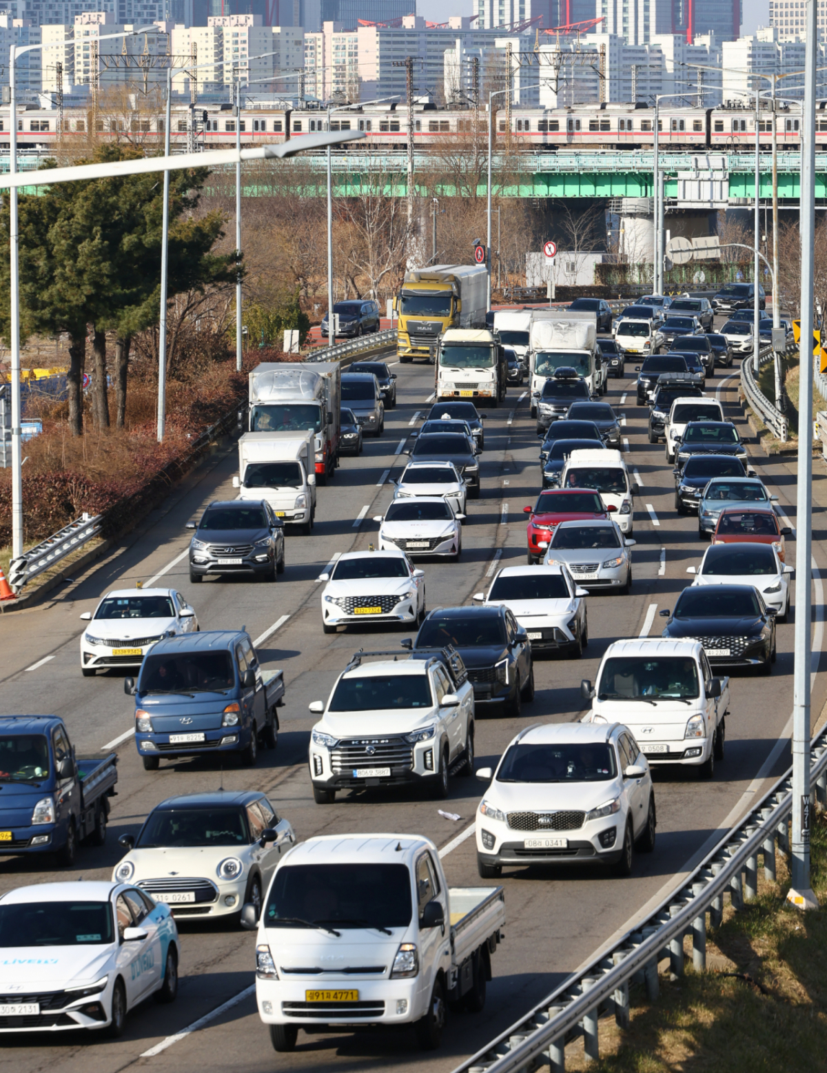지난 1월 7일 서울 용산구 강변북로 일대에 차량이 통행하고 있다. /사진=뉴시스