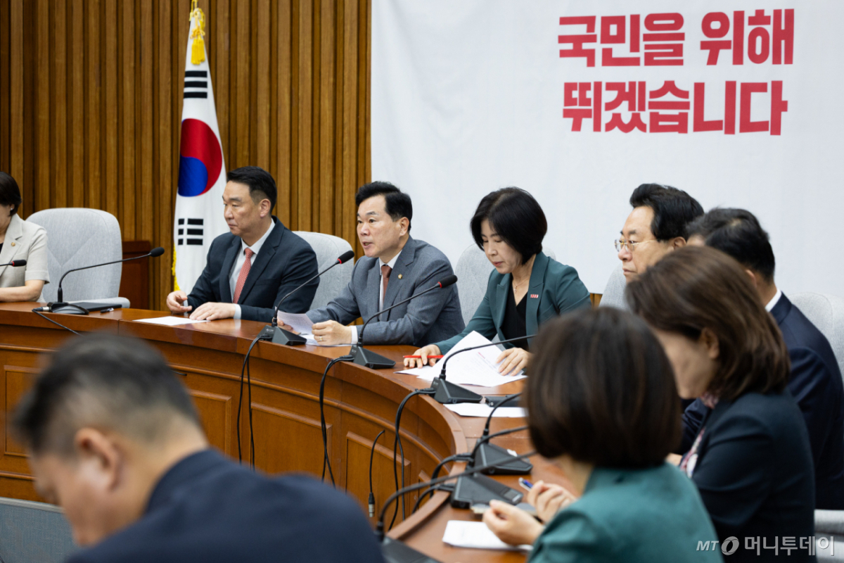 (서울=뉴스1) 유승관 기자 = 김승수 국민의힘 원내운영수석부대표가 24일 서울 여의도 국회에서 열린 원내대책회의에서 모두 발언을 하고 있다. 2026.7.24/뉴스1  Copyright © 뉴스1. All rights reserved. 무단 전재 및 재배포,  AI학습 이용 금지. /사진=(서울=뉴스1) 유승관 기자
