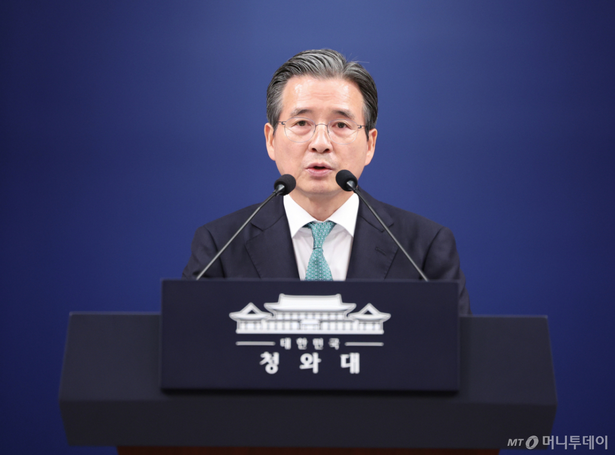 (서울=뉴스1) 허경 기자 = 김용범 정책실장이 22일 청와대 춘추관에서 대통령 순방 일정 관련 브리핑을 하고 있다. 2026.7.22/뉴스1  Copyright © 뉴스1. All rights reserved. 무단 전재 및 재배포,  AI학습 이용 금지. /사진=(서울=뉴스1) 허경 기자