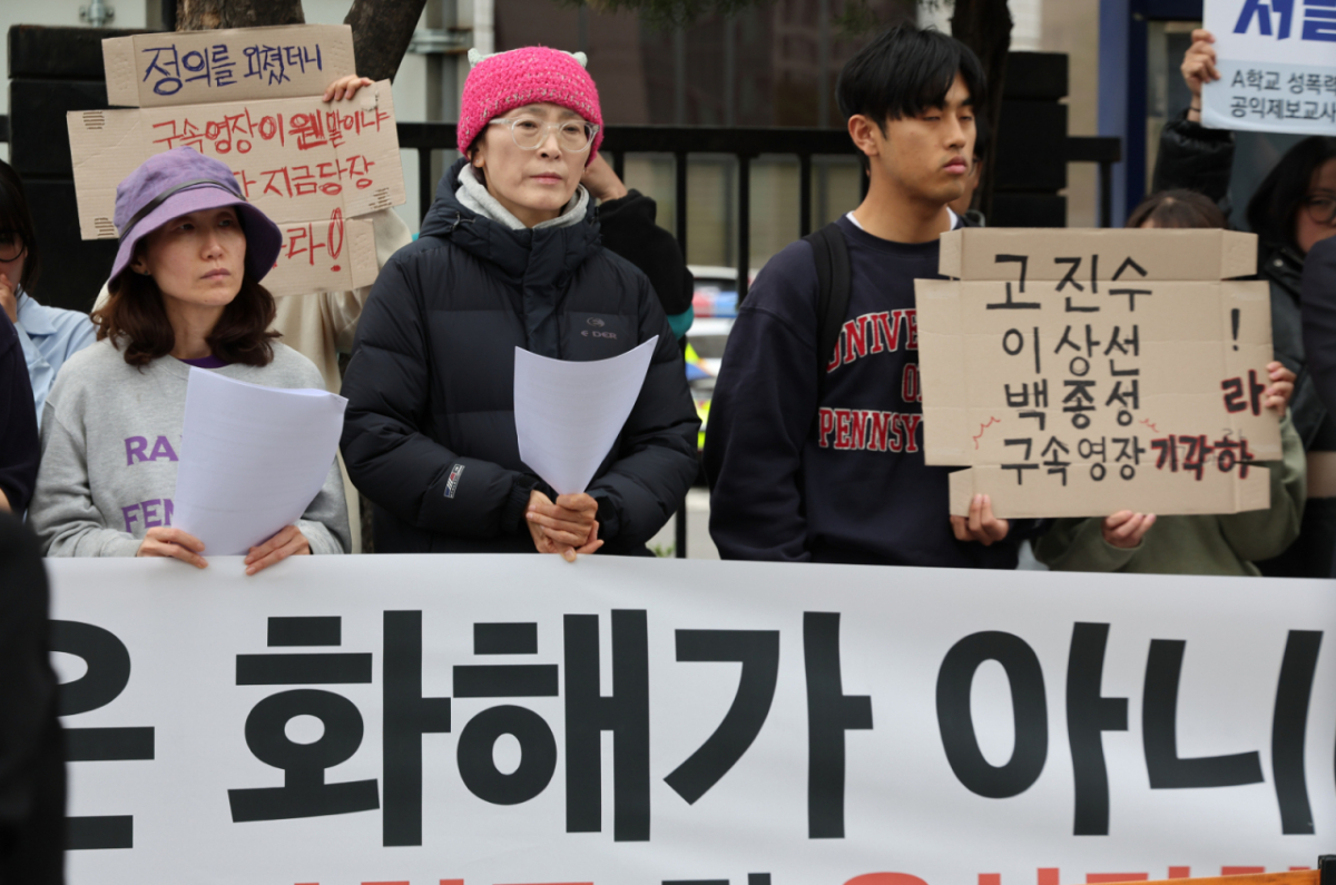 학내 성폭력 의혹을 제보한 뒤 전보·해임된 교사 지혜복씨 사진/사진=뉴시스