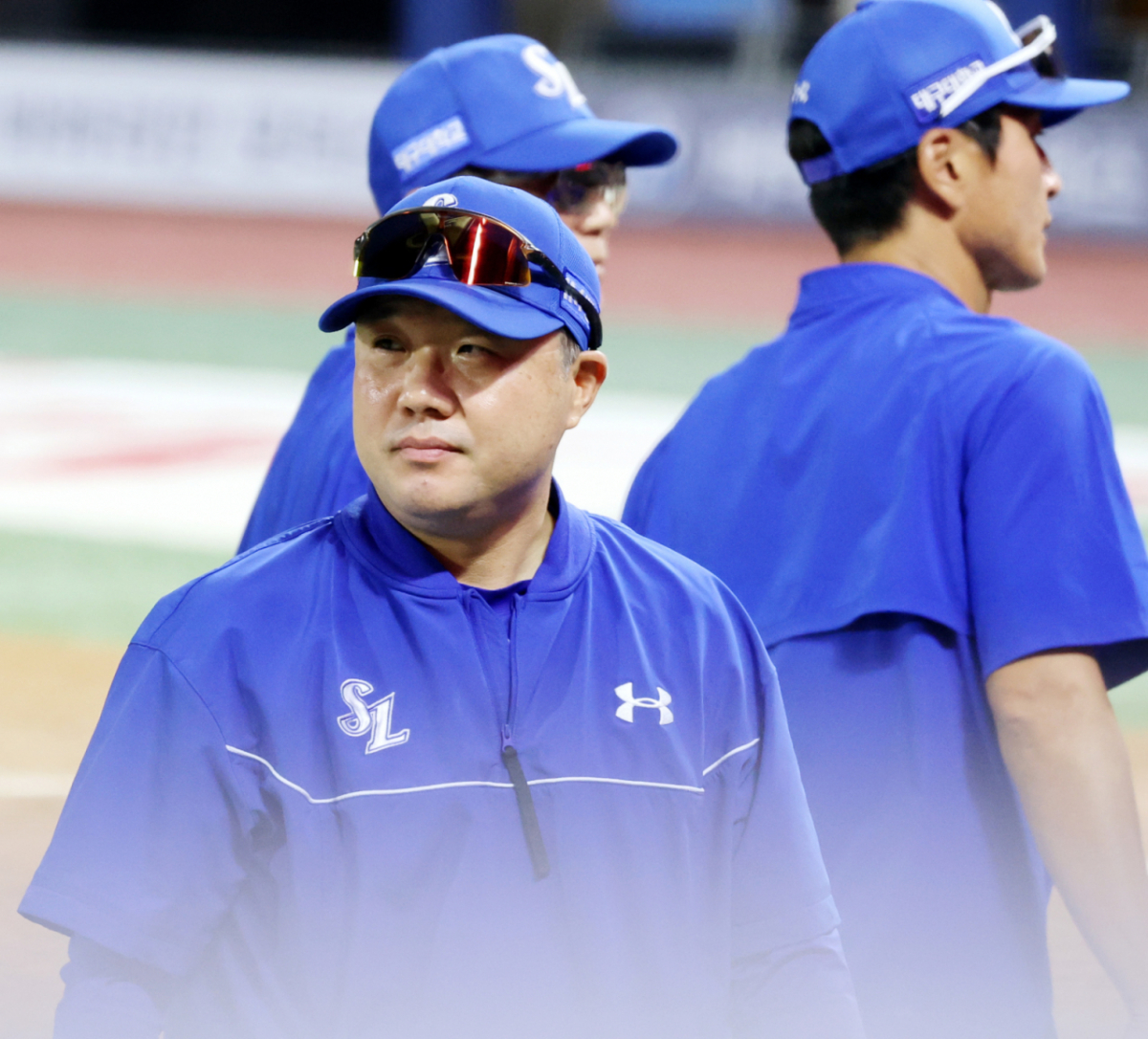 삼성 박진만 감독이 3일 인천SSG랜더스필드에서 열리는 2026KBO리그 SSG랜더스와 삼성라이온즈 경기에서 6-4로 승리한 후 그라운드를 나서고 있다. 2026.07.03. /사진=강영조 cameratalks@