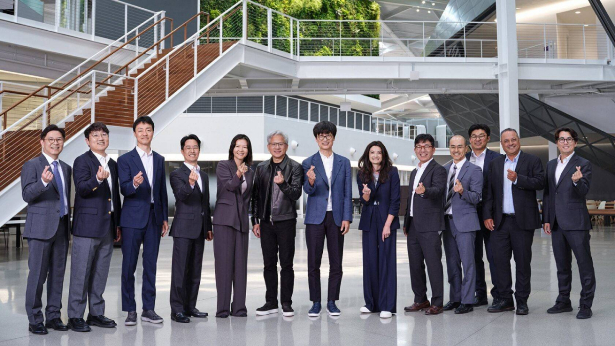 이해진 네이버 이사회 의장(왼쪽 일곱번째), 최수연 네이버 대표이사(왼쪽 다섯번째)가 젠슨 황 엔비디아 CEO(왼쪽 여섯번째)와 만나 기념촬영을 했다./사진=엔비디아