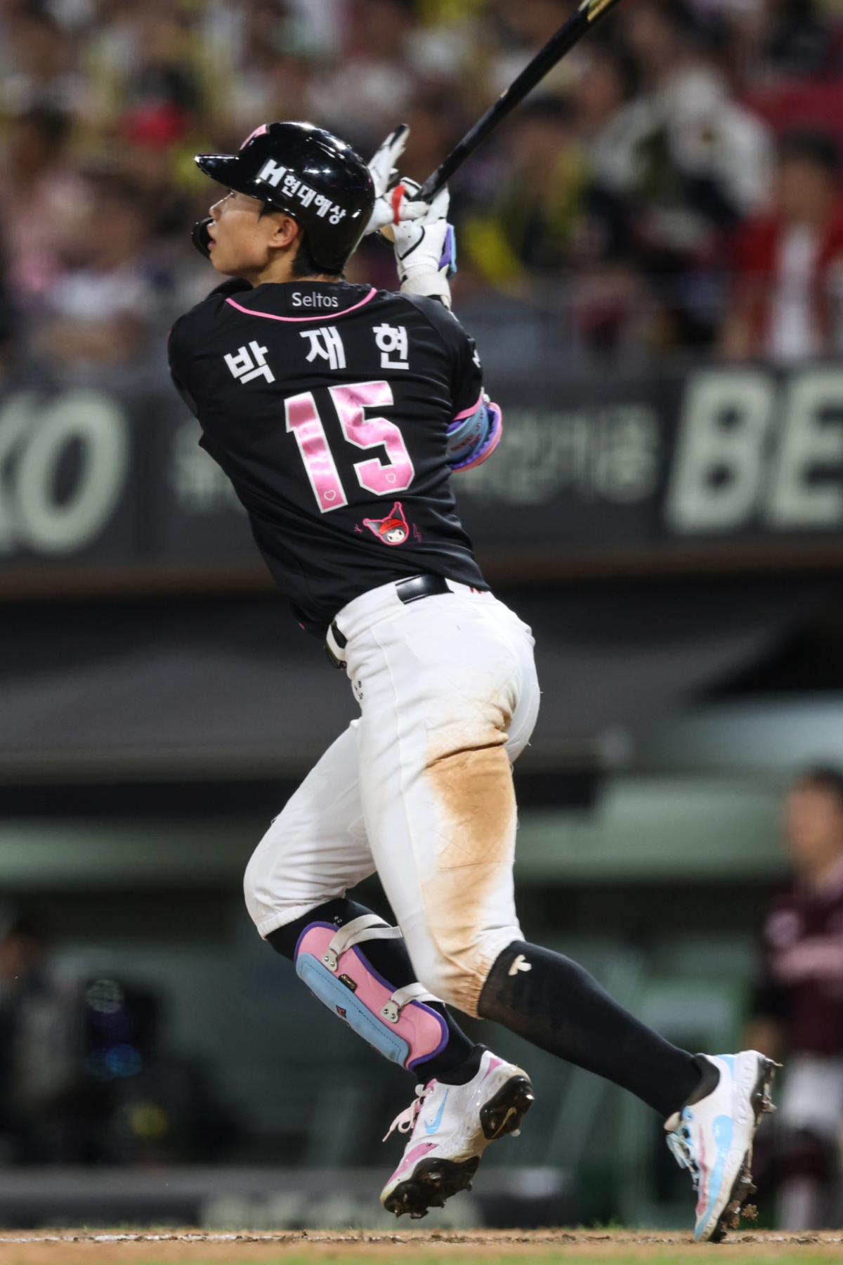 KIA 타이거즈 박재현이 25일 광주 키움전에서 홈런 타구를 응시하고 있다. /사진=KIA 타이거즈 제공