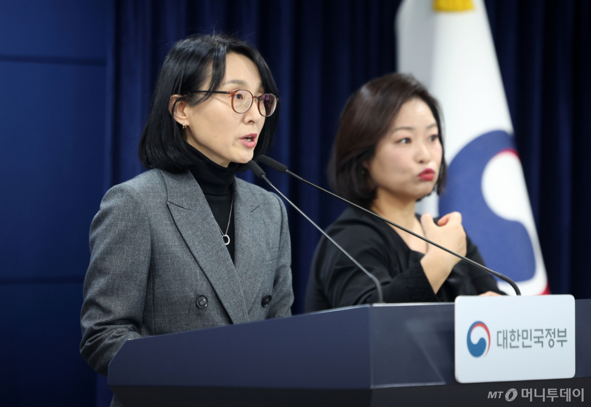 [서울=뉴시스] 김선웅 기자 = 정경실 보건복지부 보건의료정책실장이 13일 서울 종로구 정부서울청사에서 공중보건의사 감소 대비 지역의료 대책을 브리핑하고 있다. 2026.03.13. mangusta@newsis.com /사진=김선웅