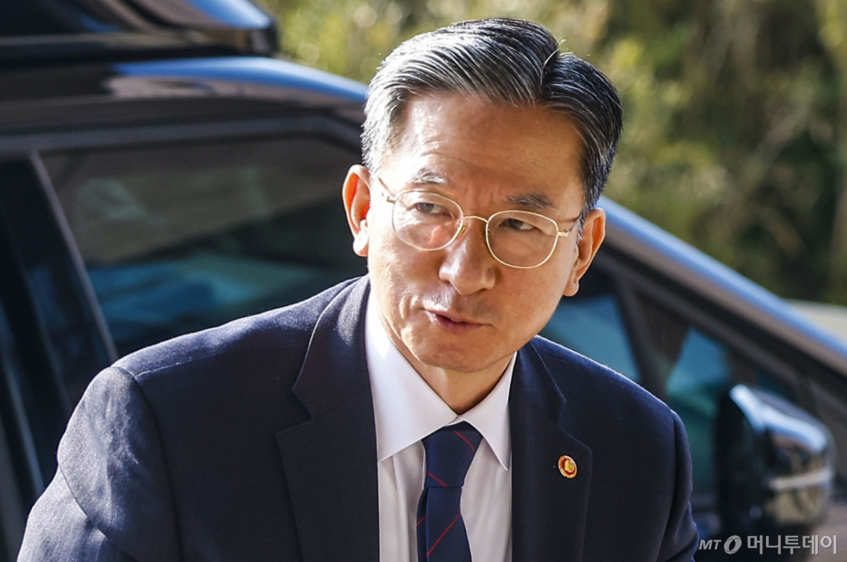 정성호 법무부 장관이 경기 과천시 법무부 청사로 출근하고 있다/사진=머니투데이 DB