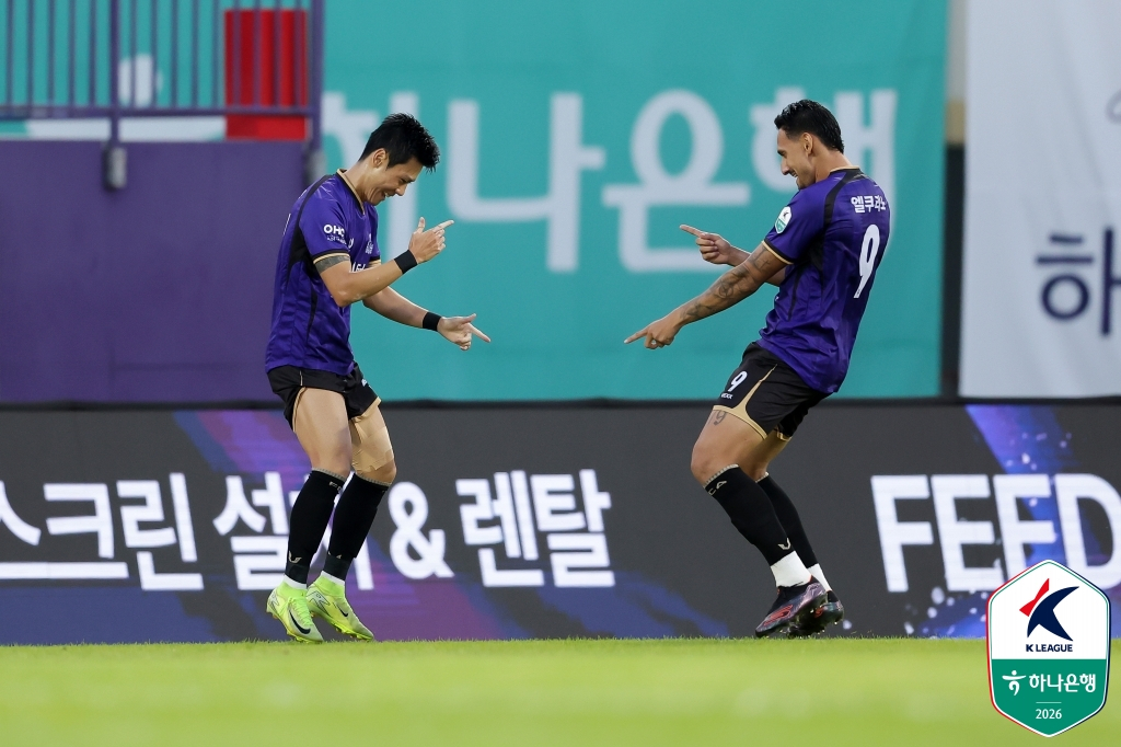 FC안양 선수들이 26일 오후 7시 30분 안양종합운동장에서 열린 하나은행 K리그1 2026 20라운드에서 득점 후 기뻐하고 있다. /사진=한국프로축구연맹 제공