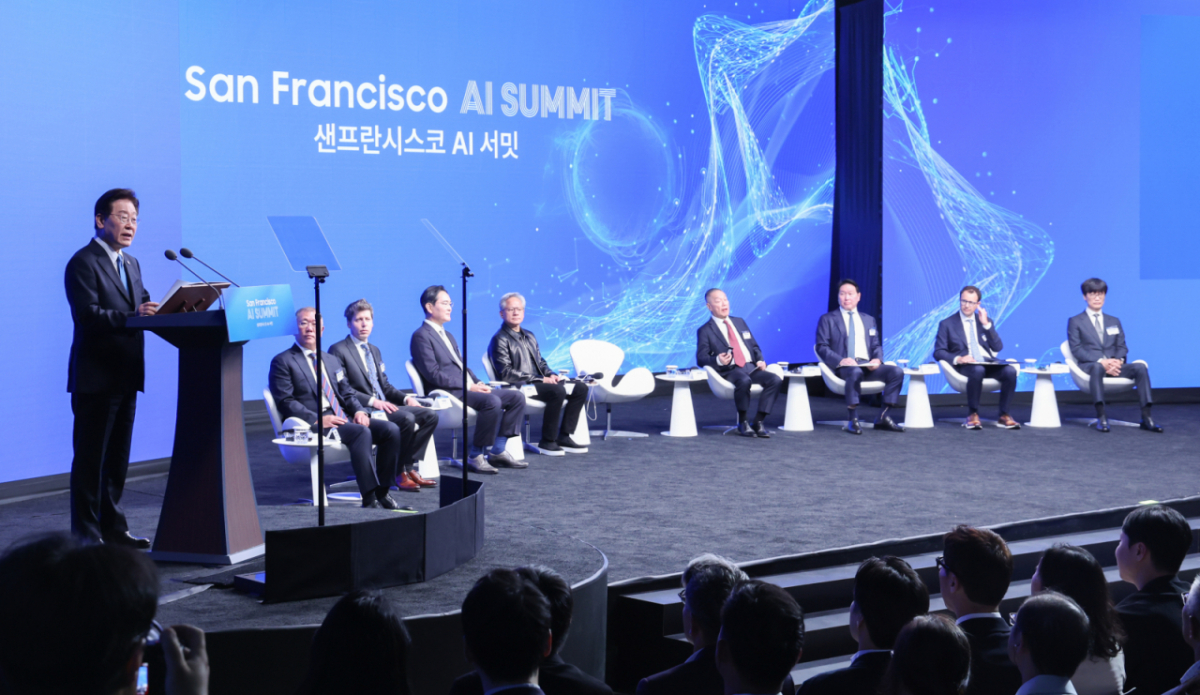 이재명 대통령이 지난 24일(현지시간) 미국 샌프란시스코 미드웨이에서 열린 '샌프란시스코 AI 서밋'에서 발언하고 있다. /샌프란시스코(미국)=뉴스1