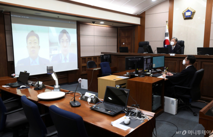  신종 코로나바이러스 감염증(코로나19) 여파로 전국 법원들이 휴정기에 들어가자 서울 서초구 서울고등법원에서 코로나19 대응 방안으로 원격영상재판이 시행되고 있다./사진=김창현 기자@chmt(사진공동취재단)