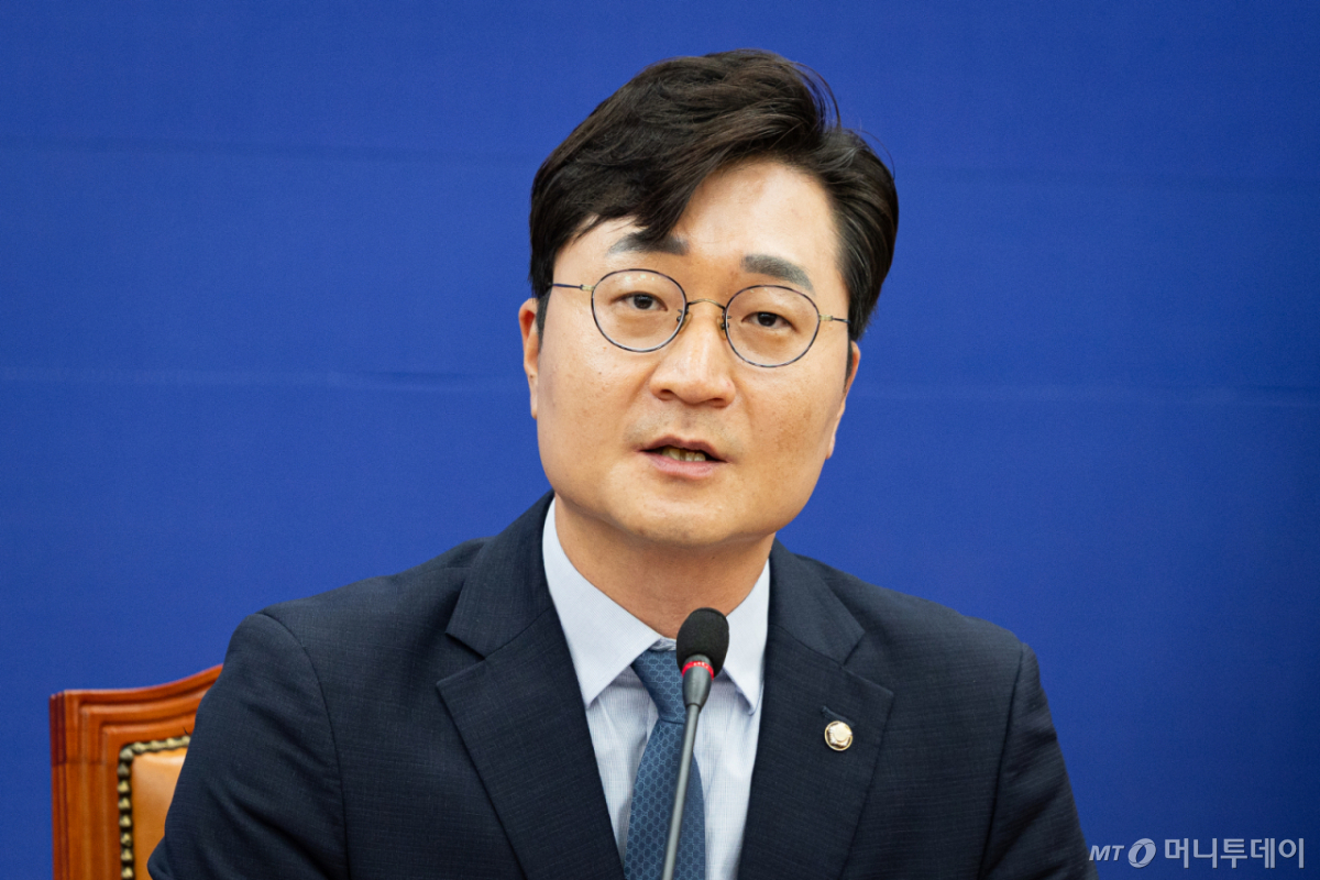 (서울=뉴스1) 유승관 기자 = 장철민 간사가 10일 서울 여의도 국회에서 열린 더불어민주당 '3대 메가 프로젝트' 지원 특별위원회 발대식에서 모두 발언을 하고 있다. 2026.7.10/뉴스1  Copyright © 뉴스1. All rights reserved. 무단 전재 및 재배포,  AI학습 이용 금지. /사진=(서울=뉴스1) 유승관 기자