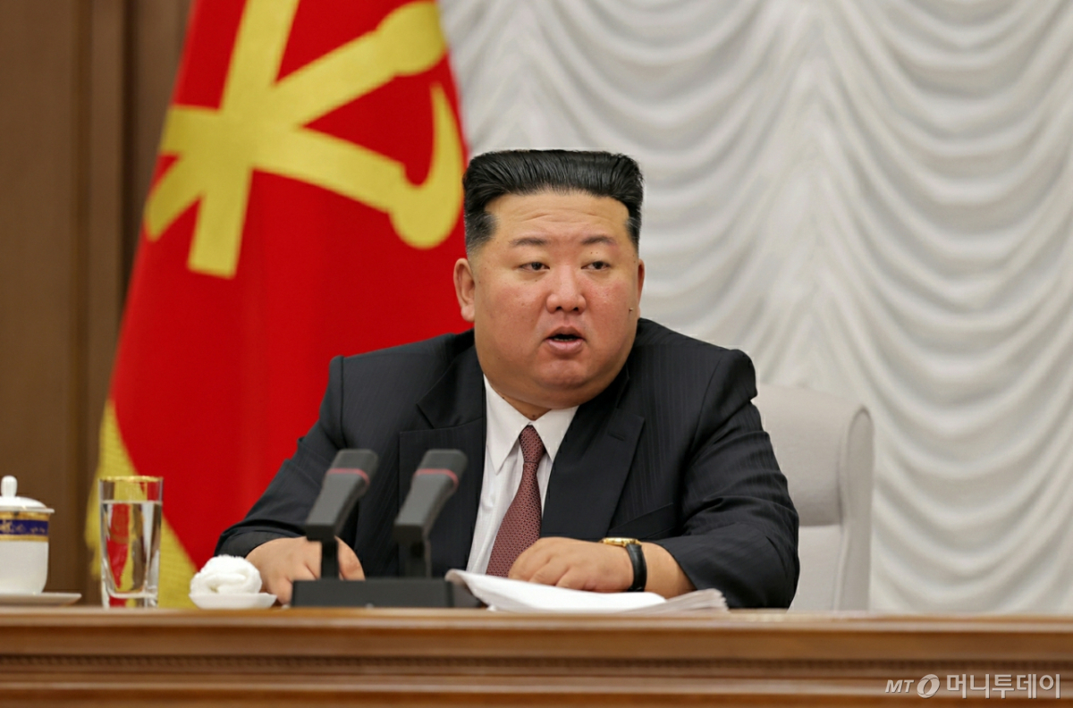 (평양 노동신문=뉴스1) = 북한 노동당 기관지 노동신문은 10일 김정은 당 총비서가 전날인 9일 당 중앙군사위원회 제1차 확대회의를 지도했다고 보도했다. 이 자리에서 김 총비서는 핵무력을 질량적으로 확대·강화하고 군사기지들을 표준화·전문화·현대화하기 위한 계획을 지시했다고 신문은 전했다.    [국내에서만 사용가능. 재배포 금지. DB 금지. For Use Only in the Republic of Korea. Redistribution Prohibited]  rodongphoto@news1.kr  Copyright © 뉴스1. All rights reserved. 무단 전재 및 재배포,  AI학습 이용 금지. 