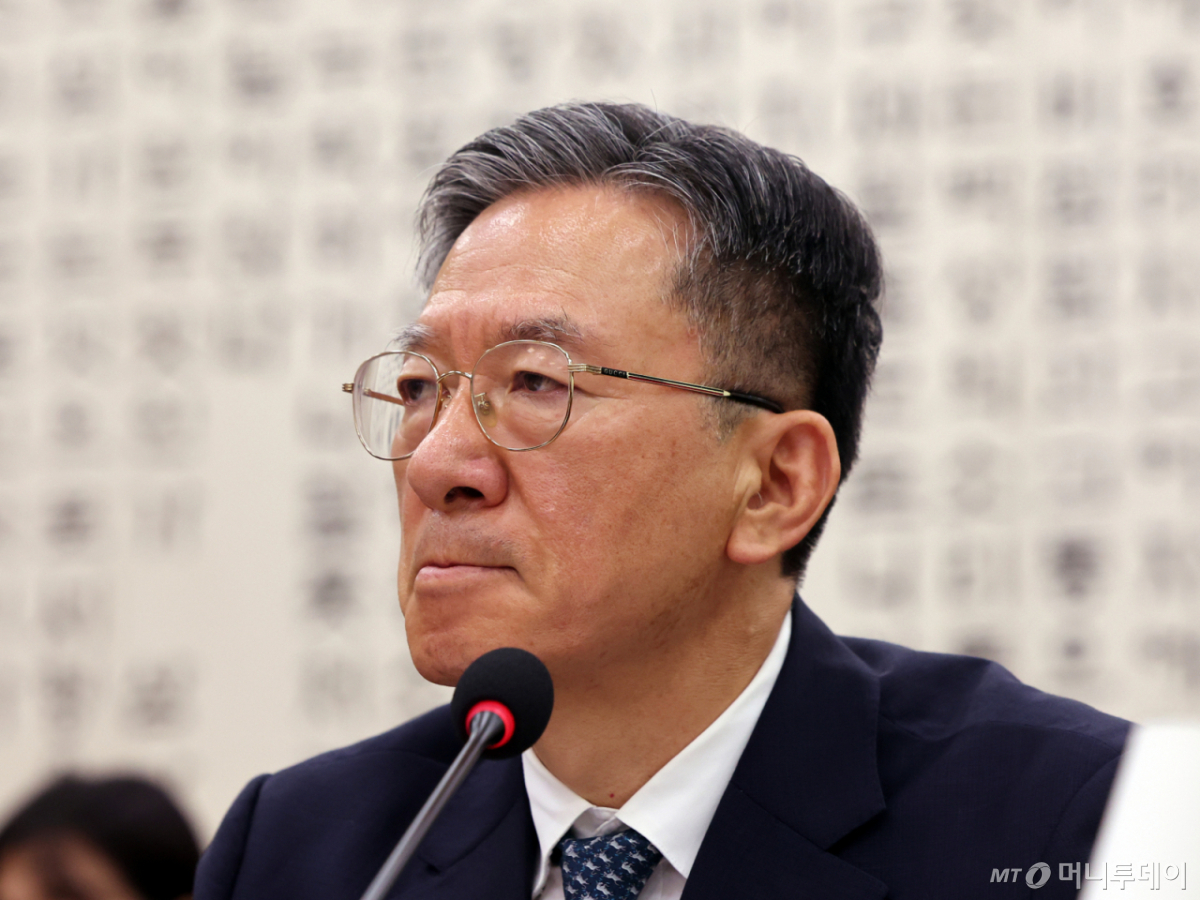 정성호 법무부 장관이 27일 오전 서울 여의도 국회에서 열린 법제사법위원회 전체회의에서 생각에 잠겨 있다. /사진=머니투데이 DB