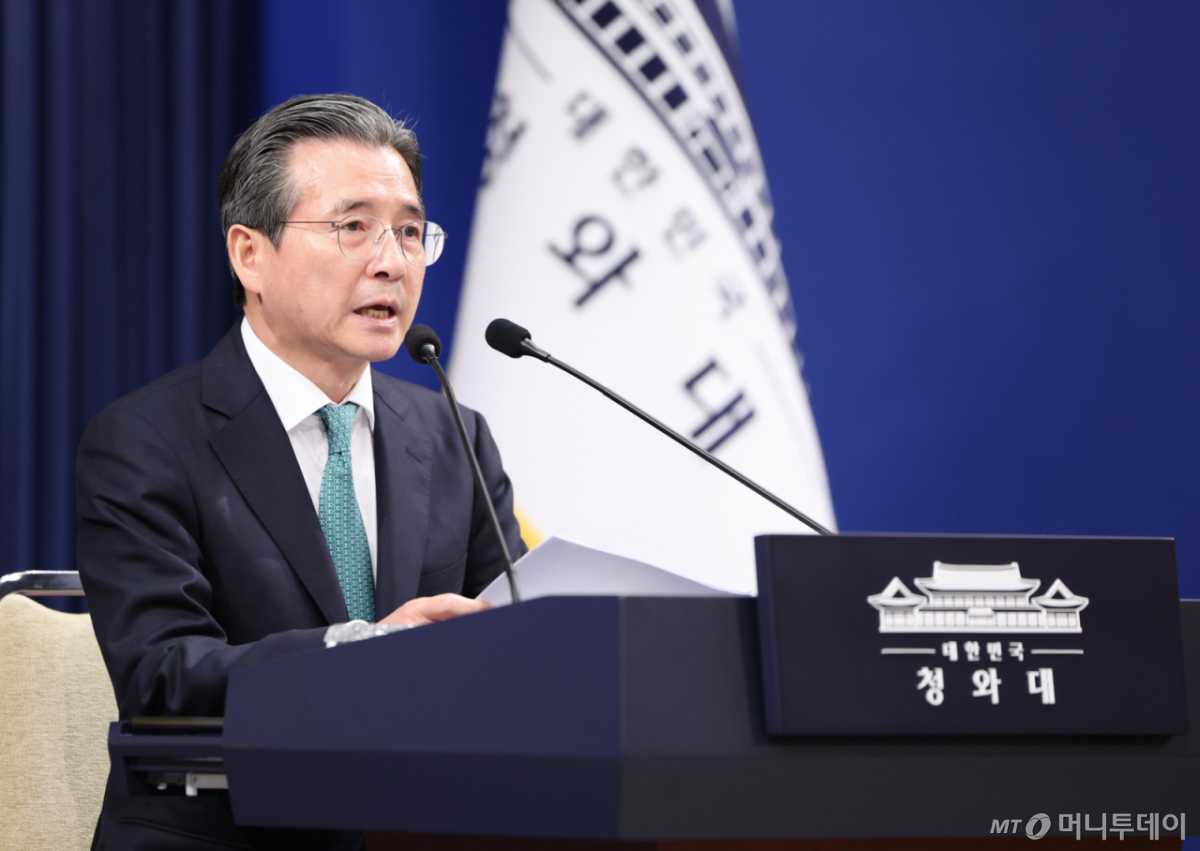 (서울=뉴스1) 허경 기자 = 김용범 정책실장이 22일 청와대 춘추관에서 대통령 순방 일정 관련 브리핑을 하고 있다. 2026.7.22/뉴스1  Copyright © 뉴스1. All rights reserved. 무단 전재 및 재배포,  AI학습 이용 금지. /사진=(서울=뉴스1) 허경 기자