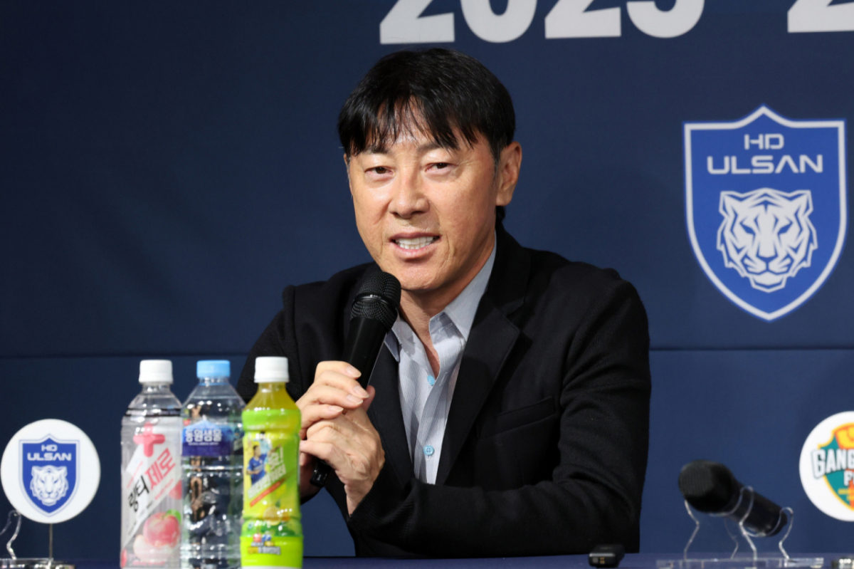 인도네시아 프로축구 페르시자 자카르타가 선수 폭행 논란으로 대한축구협회(KFA)로부터 자격정지 1년 징계를 받은 신태용 감독에 대해 감독직을 그대로 유지하겠다는 입장을 밝혔다. 사진은 KFA 징계에도 신태용신태용 전 울산 감독. /사진=뉴스1