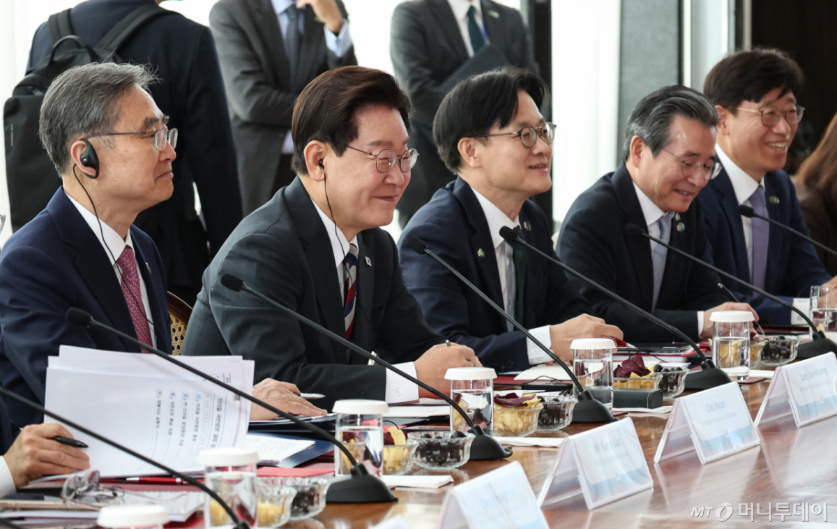 (브라질리아=뉴스1) 허경 기자 = 이재명 대통령이 27일(현지시간) 브라질 대통령관저에서 열린 확대 회담에서 미소를 짓고 있다. 2026.7.28/뉴스1  Copyright © 뉴스1. All rights reserved. 무단 전재 및 재배포,  AI학습 이용 금지. /사진=(브라질리아=뉴스1) 허경 기자