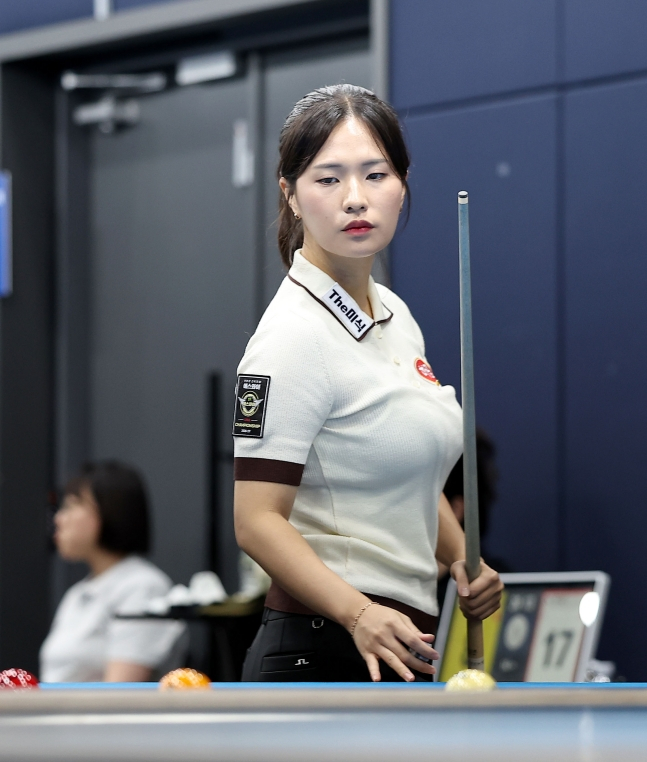 박정현이 27일 경기도 고양시 '고양 킨텍스 PBA 스타디움'에서 열린 프로당구 2026-2027시즌 3차 투어 '친환경 건축자재 에스와이 PBA-LPBA 챔피언십' LPBA 64강에서 득점 루트를 고민하고 있다. /사진=PBA 투어 제공