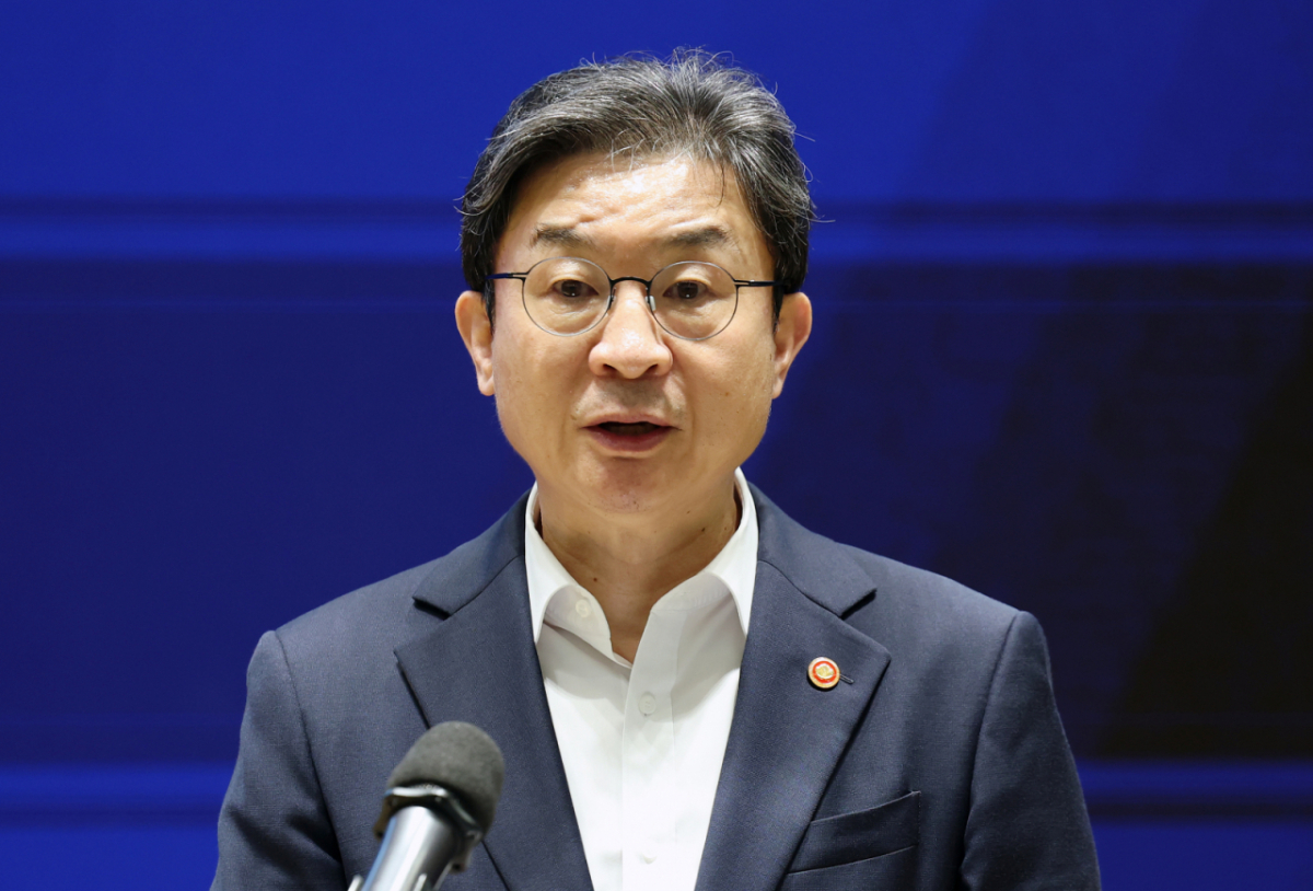 이억원 금융위원장이 지난 20일 오후 서울 영등포구 산업은행 IR센터에서 열린 국민성장펀드 초장기기술투자펀드 출자사업 공청회에서 모두발언을 하고 있다. /사진=뉴스1