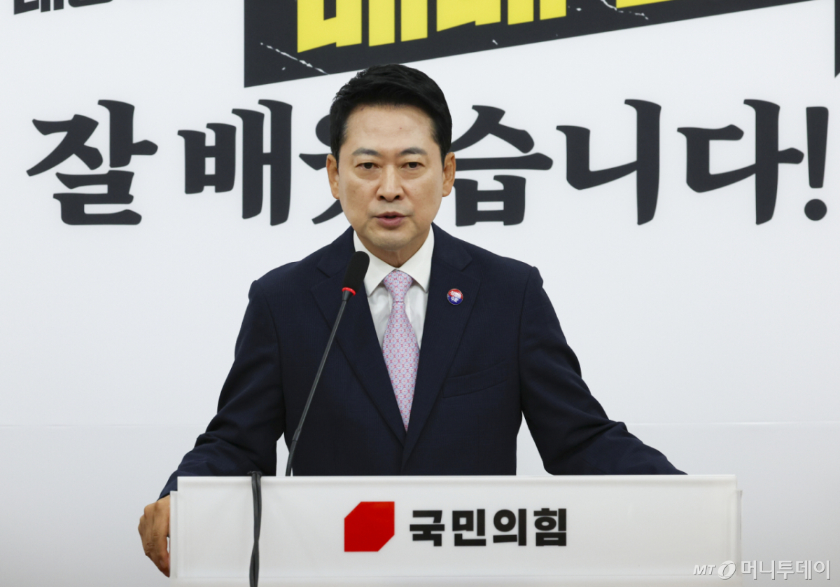 [서울=뉴시스] 김근수 기자 = 장동혁 국민의힘 대표가 29일 오전 서울 여의도 국회에서 조정식 국회의장의 개헌 발언 관련 기자회견을 하고 있다. 2026.07.29. ks@newsis.com /사진=김근수