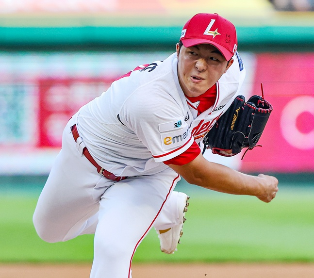SSG 랜더스 김민준이 29일 인천 SSG랜더스필드에서 열린 두산 베어스와 2026 신한 SOL KBO리그 홈경기에 선발 등판해 역투하고 있다. /사진=SSG 랜더스 제공