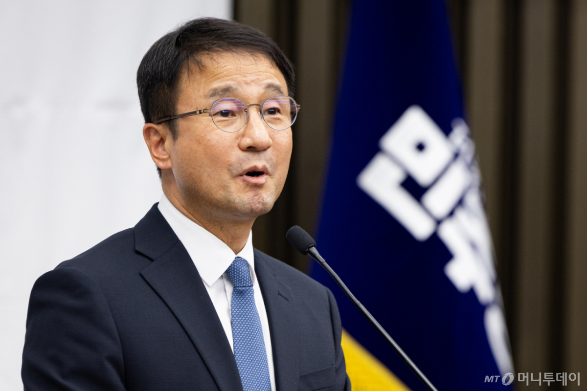 (서울=뉴스1) 유승관 기자 = 한병도 더불어민주당 당대표 직무대행 겸 원내대표가 23일 서울 여의도 국회에서 열린 의원총회에서 모두 발언을 하고 있다. 2026.7.23/뉴스1 Copyright © 뉴스1. All rights reserved. 무단 전재 및 재배포, AI학습 이용 금지. /사진=(서울=뉴스1) 유승관 기자