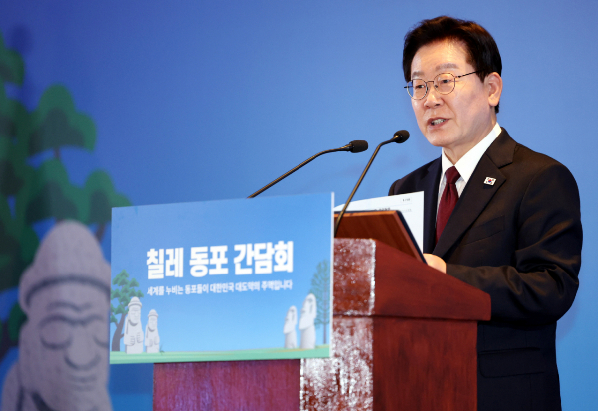 [산티아고=뉴시스] 김진아 기자 = 이재명 대통령이 29일(현지 시간) 칠레 산티아고 한 호텔에서 열린 동포 만찬 간담회에서 인사말을 하고 있다. 2026.07.30. bluesoda@newsis.com /사진=김진아