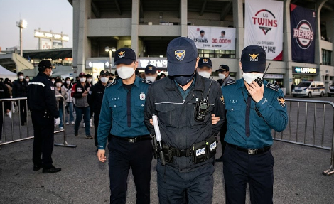 잠실야구장에서 체포된 50대 남성 사건 이해를 돕기 위한 이미지. /사진=AI 생성 이미지