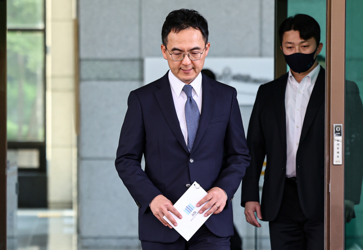 구자현 검찰총장 직무대행이 31일 서울 서초구 대검찰청에서 검찰 보완수사권 전면 폐지를 골자로 한 형사소송법 개정안의 국회 본회의 통과에 대해 입장을 밝히기 위해 취재진 앞에 서고 있다. /사진=뉴스1