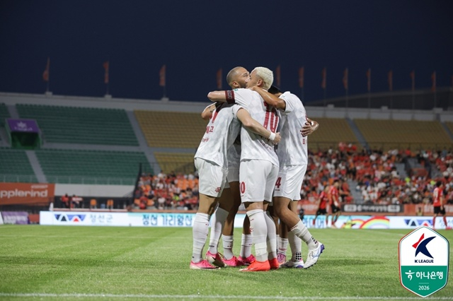 기뻐하는 부천FC 선수들. /사진=한국프로축구연맹 제공
