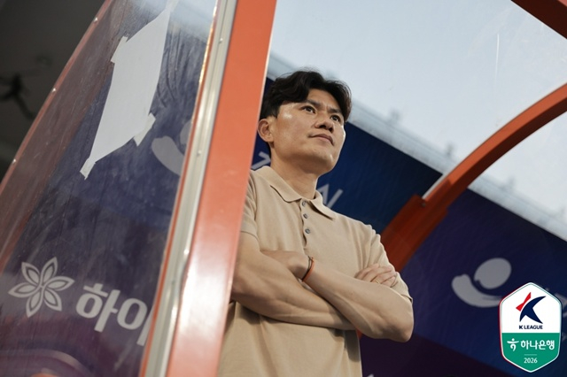 정경호 강원FC 감독. /사진=한국프로축구연맹 제공