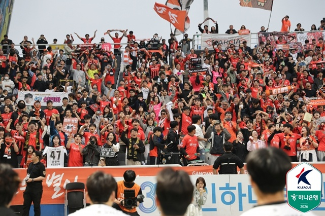 강원FC 팬들. /사진=한국프로축구연맹 제공