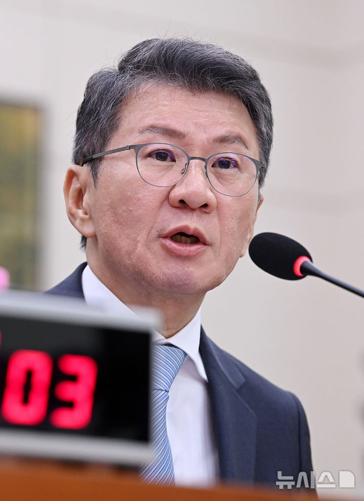 정몽규 전 대한축구협회장이 30일 서울 여의도 국회에서 열린 문화체육관광위원회의 대한축구협회 현안 관련 청문회에서 의원질의에 답변하고 있다. /사진=뉴시스