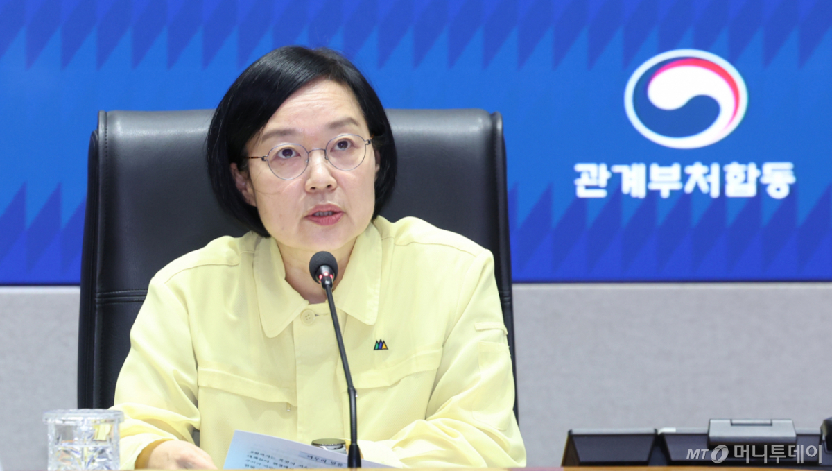 한성숙 국무총리가 지난달 31일 오전 서울 종로구 정부서울청사 서울상황센터에서 폭염·가뭄 대처상황 점검회의를 주재하고 있다. /사진=뉴시스