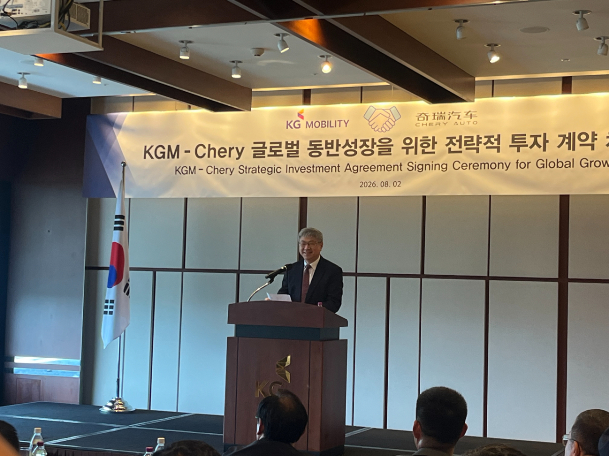 인퉁웨 체리자동차 회장이 'KG모빌리티(KGM)-체리글로벌 동반성장을 위한 전략적 투자 계약 체결식'에서 인삿말을 하고 있다./사진=이정우 기자