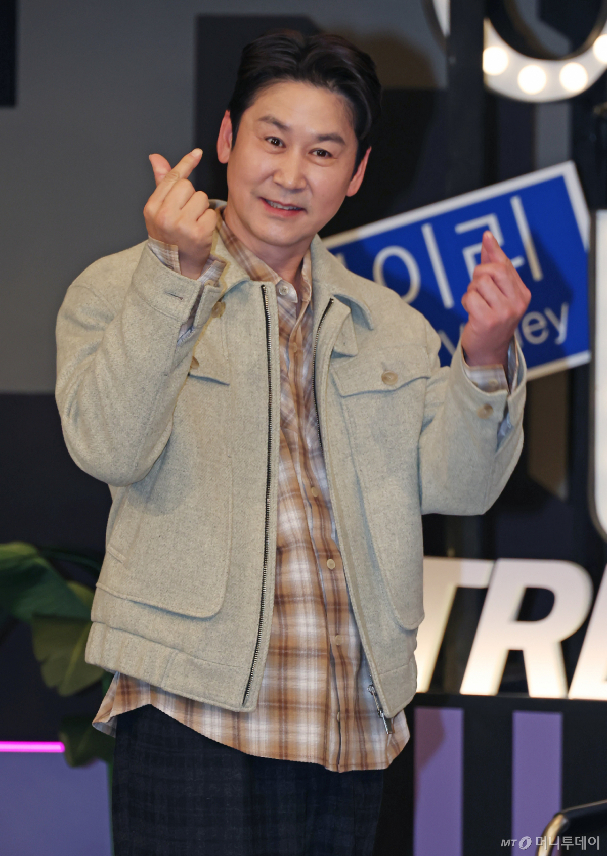 코미디언 신동엽이 15일 오전 경기 고양시 빛마루 방송지원센터에서 진행된 ENA 예능 '체인지 스트릿' 녹화 현장 공개 행사에서 포즈를 취하고 있다. /2026.01.15 /사진=이동훈 photoguy@