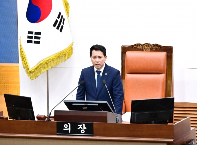 ▲지난 7월 7일 제12대 서울시의회 첫 임시회에서 임만균 의장이 의사 진행을 하고 있다./사진제공=서울시의회